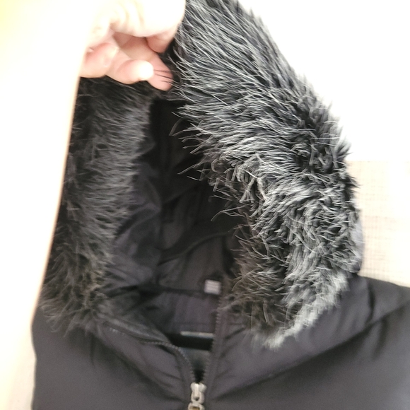 Stave Madden Women's Black Vest Size Medium with Pocket and Hood - Picture 4 of 14